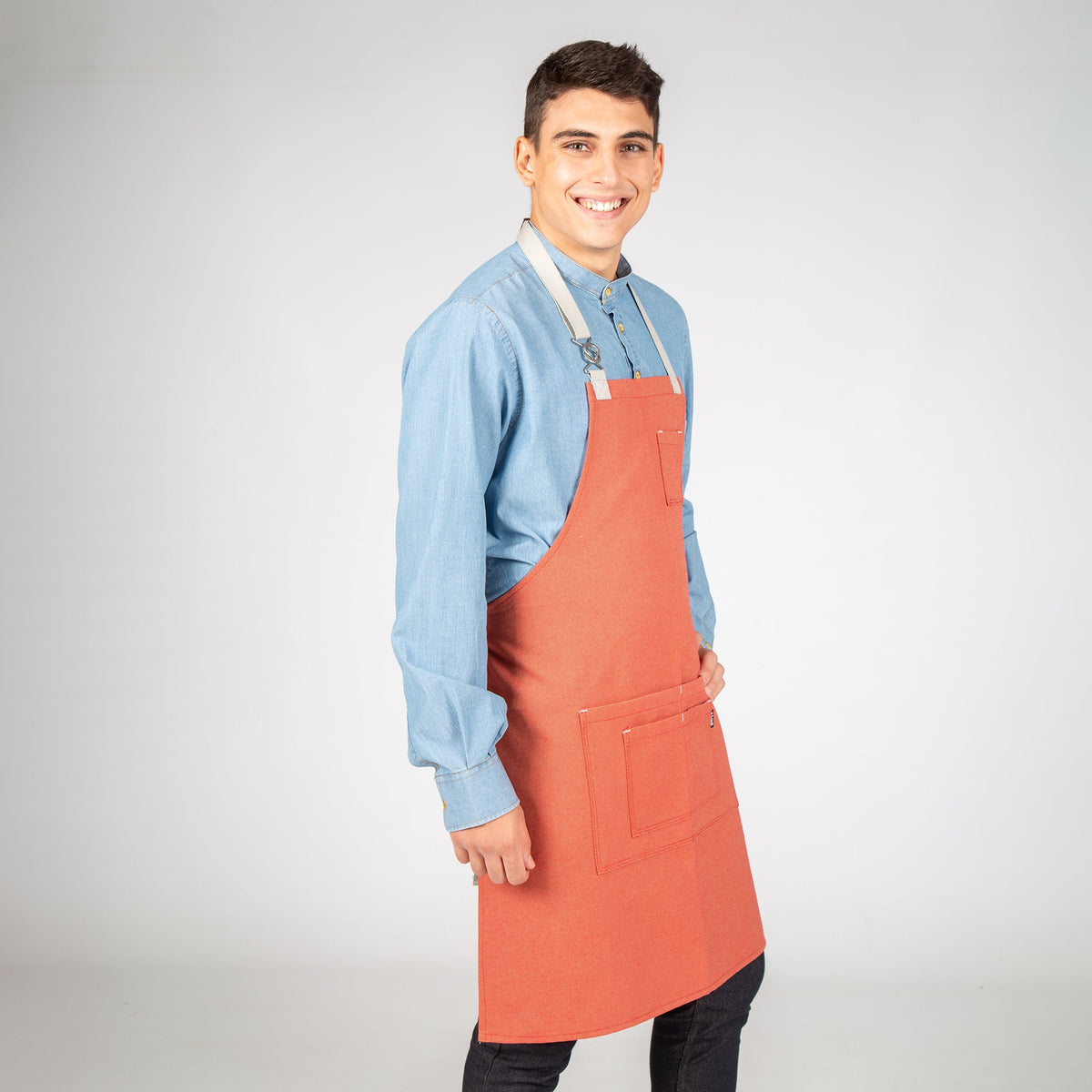 DELANTAL CON PETO HEBILLA ENLAZADA 80X68 CM - Gary's