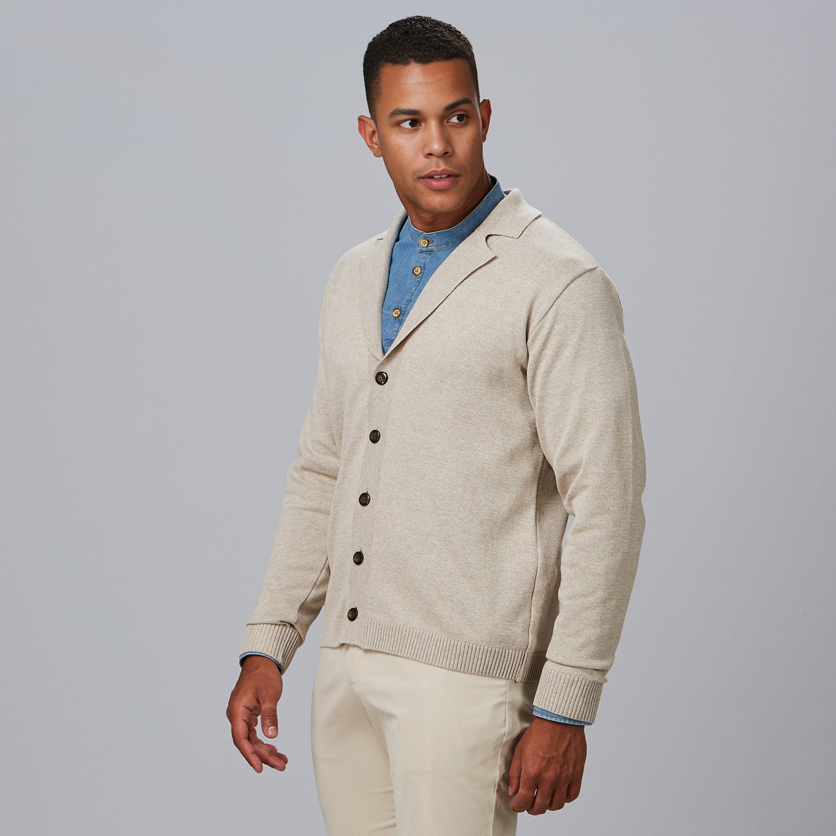 CARDIGAN CUELLO SOLAPA ABOTONADO HOMBRE