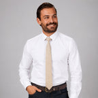 CORBATA CON NUDO DE PALA ESTRECHA
