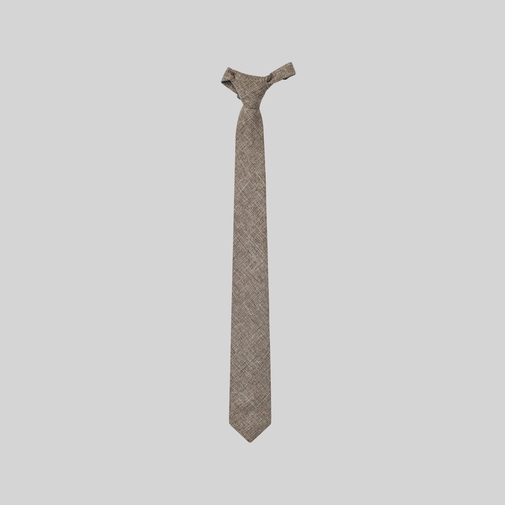 CORBATA CON NUDO DE PALA ESTRECHA