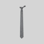 CORBATA CON NUDO DE PALA ESTRECHA